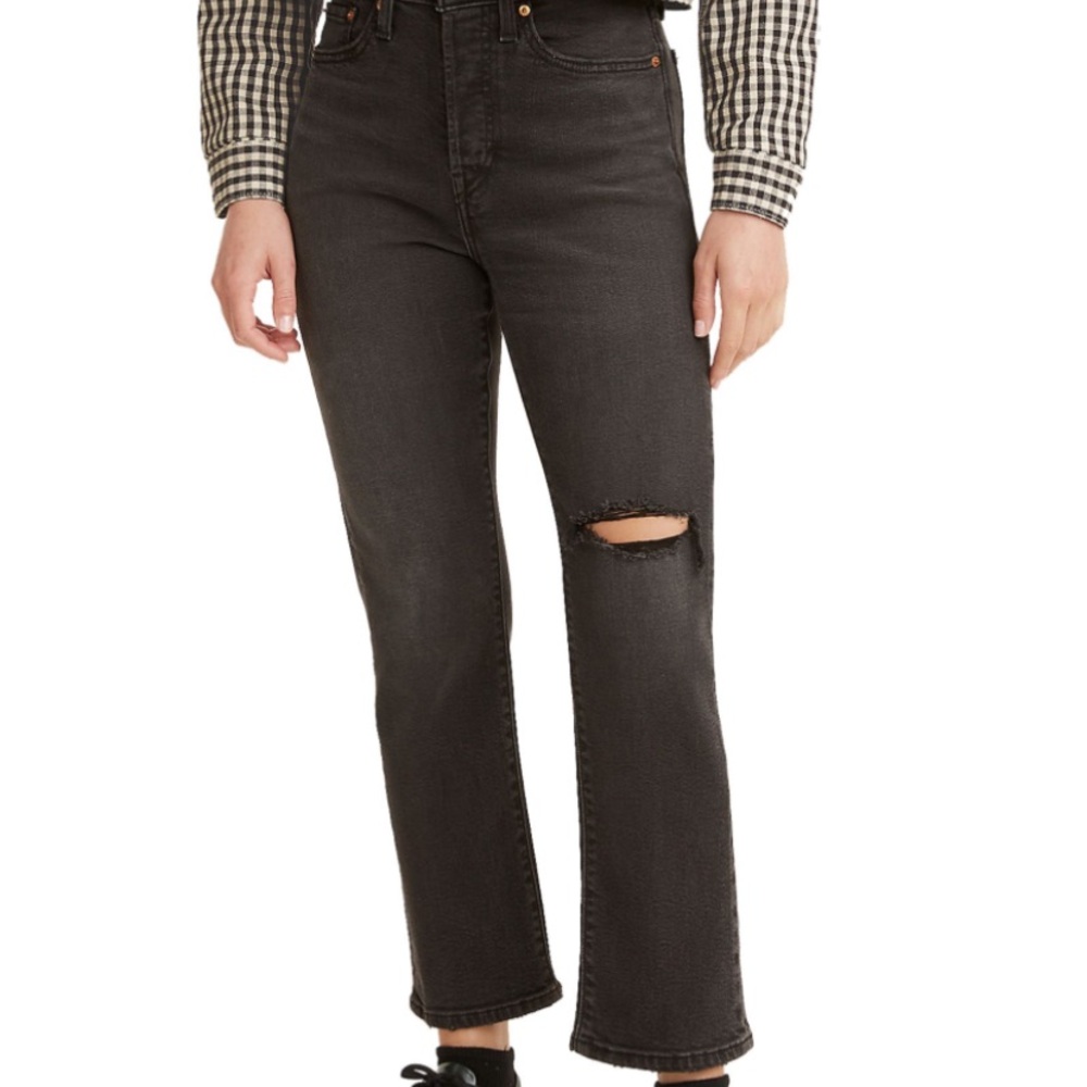 BNWOT Levi’s Wedgie Straight Jeans + Black Distressed + Size 26